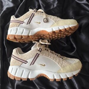 Nike Air Humara LX Jacquemus Light Bone Gold